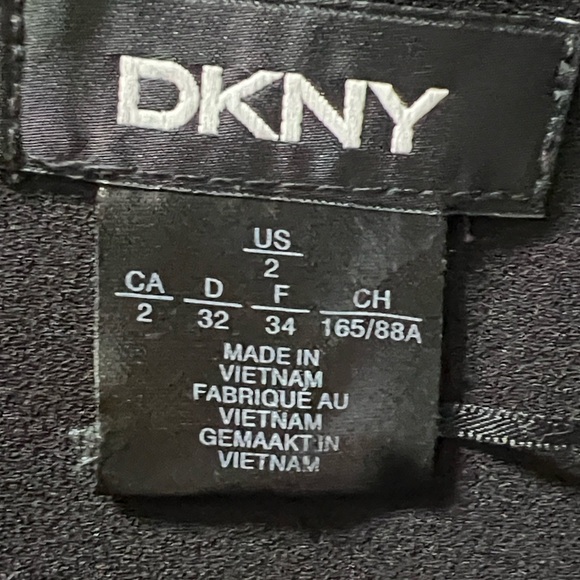 ☕️🖤🎬DKNY Elegant Black Dress with Gold Accents - Picture 8 of 9